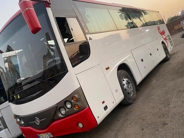 إيجار أتوبيس مرسيدس 50 راكباً ليوميات داخل القاهرة بالسائق