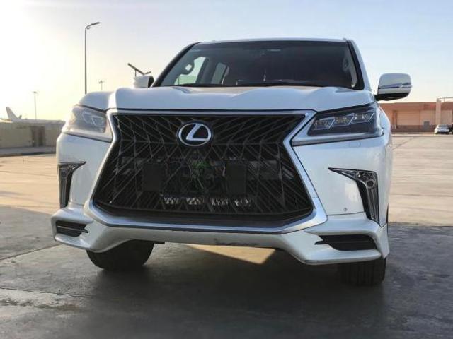 إيجار لكزس LX570: خدمة الاستقبال والتوصيل الخاصة بكبار الزوار من وإلى المطار.