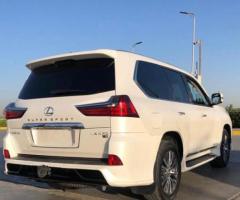 إيجار لكزس LX570: خدمة الاستقبال والتوصيل الخاصة بكبار الزوار من وإلى المطار.