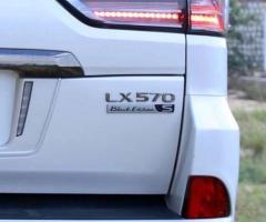 إيجار لكزس LX570: خدمة الاستقبال والتوصيل الخاصة بكبار الزوار من وإلى المطار.