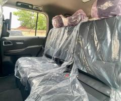 إيجار تويوتا لاندكروزر: جاهزية تامة لاستقبال الوفود الخاصة من المطار والتنقل بأمان.