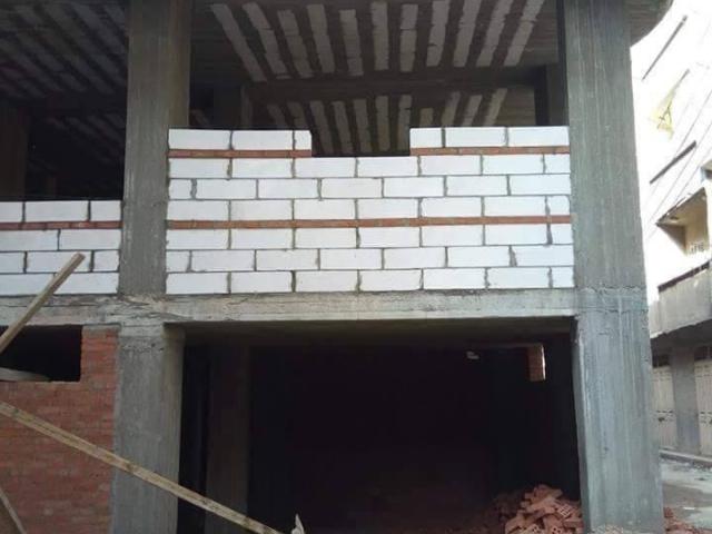 طوب ابيض رغوي وخفيف