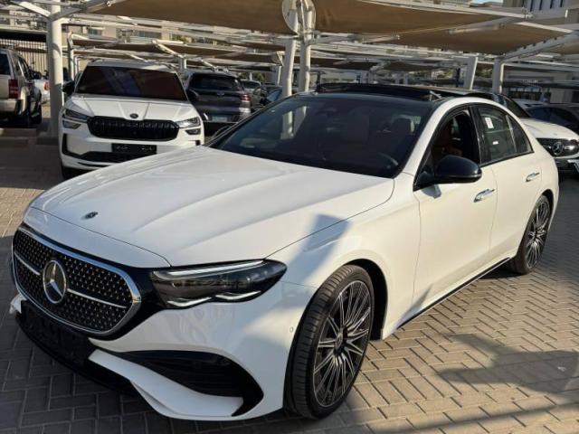 إيجار مرسيدس E200 الجديدة: قوة الأداء وفخامة التصميم بلمسة عصرية.