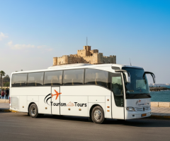 إيجار أتوبيس 50 راكب سياحي.. عملاق الفخامة لرحلاتك الجماعية
