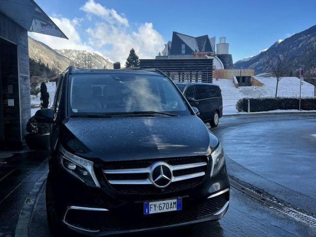 ايجار مرسيدس فيانو للسفر العائلي