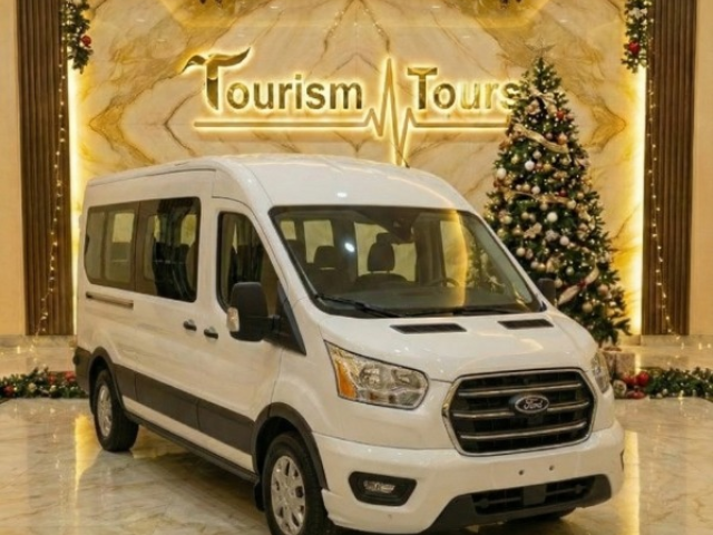 الفخامة الأوروبية في كل مشوار.. إيجار فورد ترانزيت VIP!