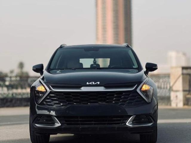 إيجار كيا سبورتاج بالسائق الخبير لضمان جولة سياحية مريحة وموفرة.