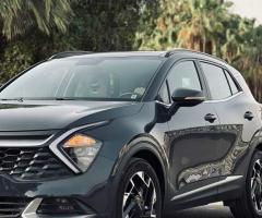 إيجار كيا سبورتاج بالسائق الخبير لضمان جولة سياحية مريحة وموفرة.