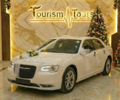 زفة العمر بمفهوم الفخامة.. إيجار كرايسلر ليموزين للزفاف!