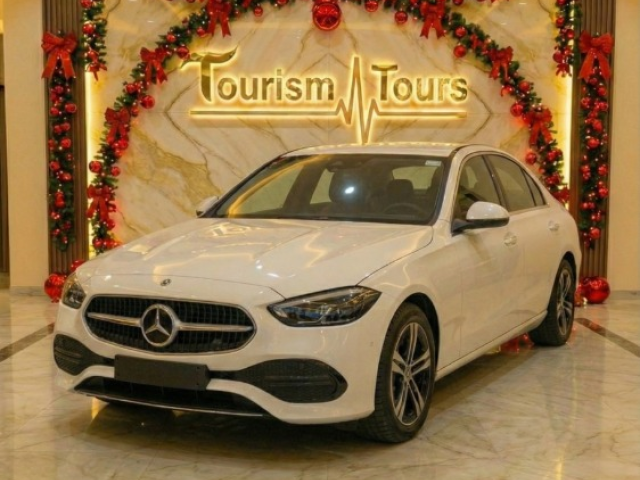 ???????? أناقة النجمة البيضاء تليق بمناسبتك.. إيجار مرسيدس C180! ????????