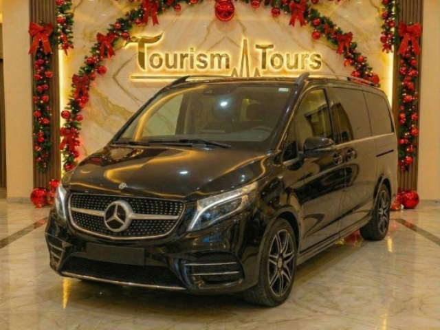 رحلة VIP بمفهوم اليخت الملكي.. إيجار مرسيدس فيانو 2025!