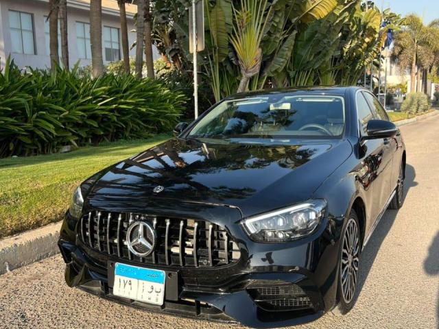 إيجار مرسيدس E200 بالسائق: استقبل العام الجديد بإطلالة ملكية في سهرات رأس السنة.