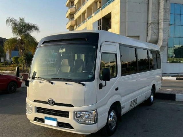 فخامة الرحلات الجماعية.. إيجار تويوتا كوستر 21 فرد VIP!
