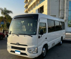 فخامة الرحلات الجماعية.. إيجار تويوتا كوستر 21 فرد VIP!