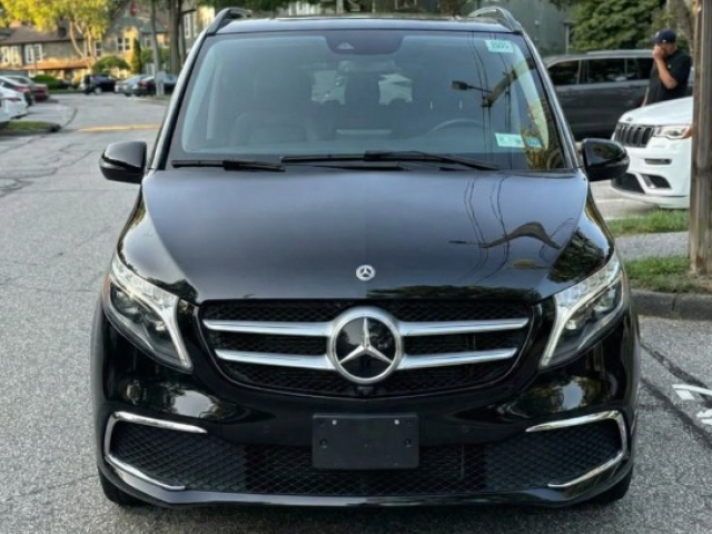 في كل رحلة.. إيجار مرسيدس فيانو VIP!