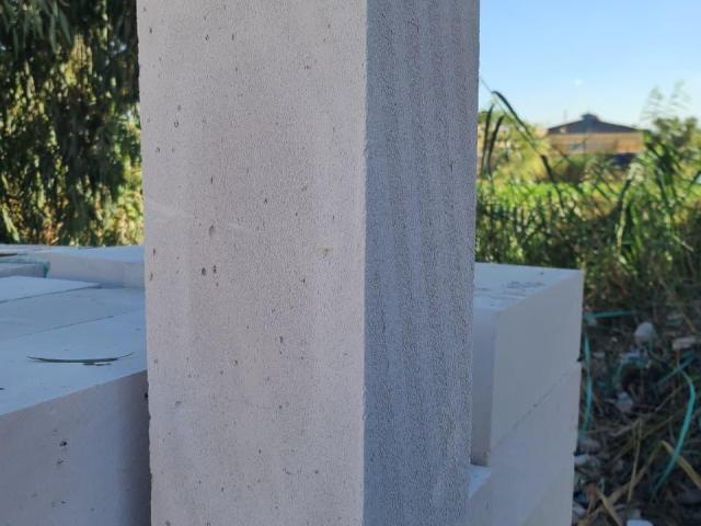 طوب أبيض خفيف… قوة في البناء وراحة في التنفيذ