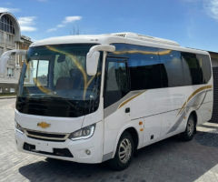 لمتكم الكبيرة محتاجة باص يشيلها.. إيجار شيفورليه 33 راكب سياحي!