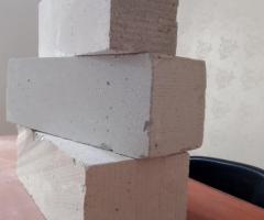 طوب أبيض خفيف… قوة في البناء وراحة في التنفيذ