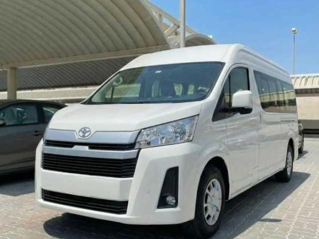 الراحة اليابانية في كل طريق.. إيجار تويوتا هايس 14 راكب!