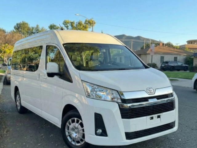 راحة الطريق لكل العيلة.. إيجار تويوتا هايس 14 راكب السياحي!