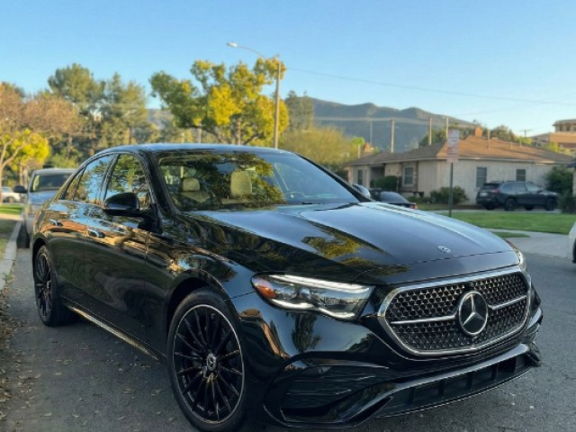 عنوان الفخامة العصرية.. إيجار مرسيدس E200 موديل 2025 الجديدة كلياً!