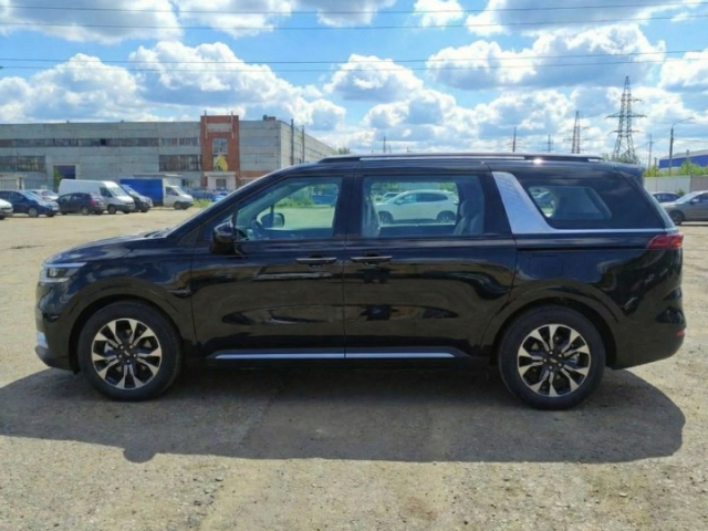 طائرة خاصة على الطريق.. إيجار كيا كرنفال VIP (7 راكب)!