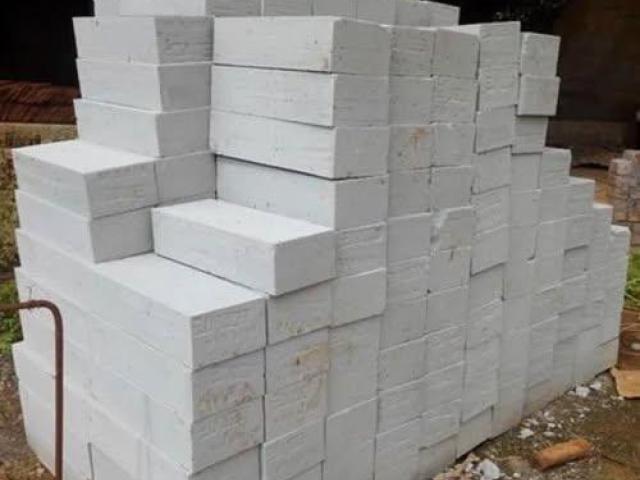 طوب ابيض رغوي وخفيف