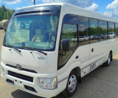 رحلتك بلمة وراحة.. إيجار تويوتا كوستر 21 راكب سياحي!