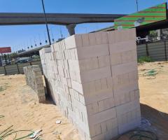 طوب أبيض خفيف… قوة في البناء وراحة في التنفيذ