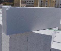 طوب أبيض خفيف… قوة في البناء وراحة في التنفيذ