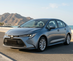 فخامة وراحة في انتظارك.. استأجر تويوتا كورولا 2024 مع سائق محترف من تورست ترافيل! ????✨