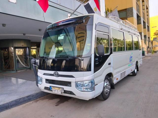 ايجار تويوتا كوستر 24 راكب.. راحة اللمة الكبيرة في رحلة واحدة!