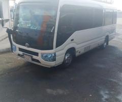 تأجير كوستر الحديثة مع سائق محترف؛ لجمع شملك مع العائلة في باص واحد مريح.