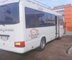 تأجير كوستر الحديثة مع سائق محترف؛ لجمع شملك مع العائلة في باص واحد مريح.