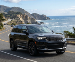 إيجار Jeep Grand Cherokee 2024 فخامه ورفاهيه بلا حدود مع شركه تورست ترافيل
