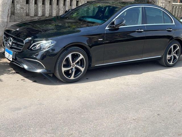 إيجار مرسيدس E200 بالسائق.. أناقة مرسيدس الكلاسيكية بين يديك