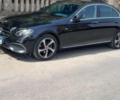 إيجار مرسيدس E200 بالسائق.. أناقة مرسيدس الكلاسيكية بين يديك