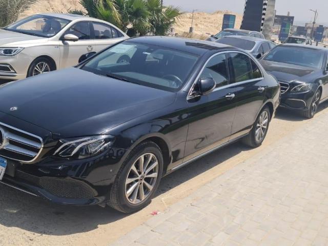 إيجار  مرسيدس E200 موديل 2024 بسائق .. رفيقك المثالي في كل وجهة فخامه