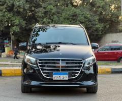 إيجار مرسيدس V300 موديل 2024: عنوان الفخامة والرفاهية في كل مشوار