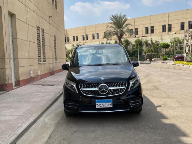 إيجار مرسيدس V250 الفخمة بالسائق لخدمات رجال الأعمال.