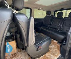 إيجار مرسيدس V250 الفخمة بالسائق لخدمات رجال الأعمال.