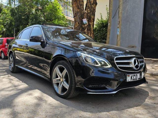 إيجار سياره مرسيدس E200 موديل 2024 بسائق  بانتظارك فخامة تستحقها