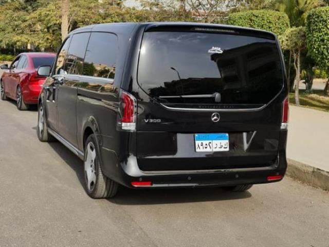 إيجار مرسيدس V300 الفخامة الألمانية.. سيارة رجال الأعمال الأولى بالسائق.