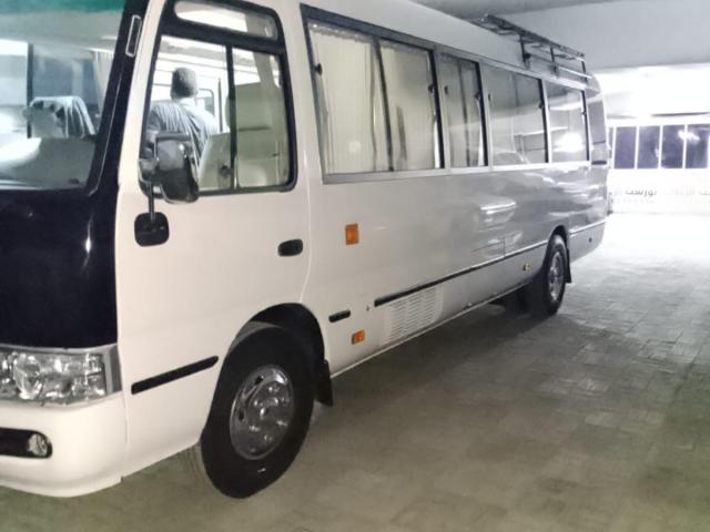 إيجار كوستر 24 راكب بأعلى التجهيزات.. راحة فندقية على الطريق.