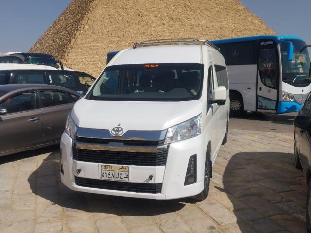 إيجار تويوتا هايس لخدمات الليموزين والمطار.. دقة في المواعيد وراحة في المشوار.