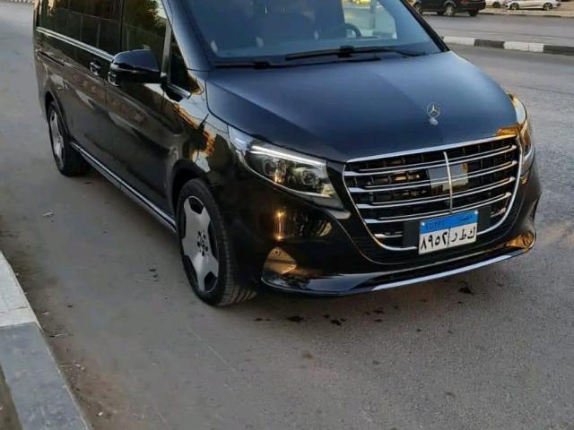 ايجار مرسيدس V250 لرحلات كبار الزوار والشخصيات المهمه سافر بملوكيه وفخامه مع تورست