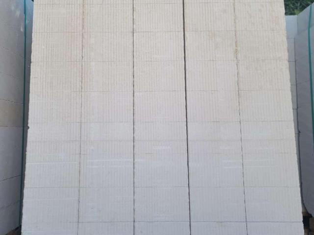 طوب ابيض رغوي وخفيف